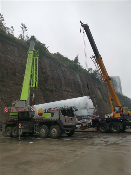 贡觉县“不怕风雨冻”—— 吊车的 “恶劣环境适应” 技术